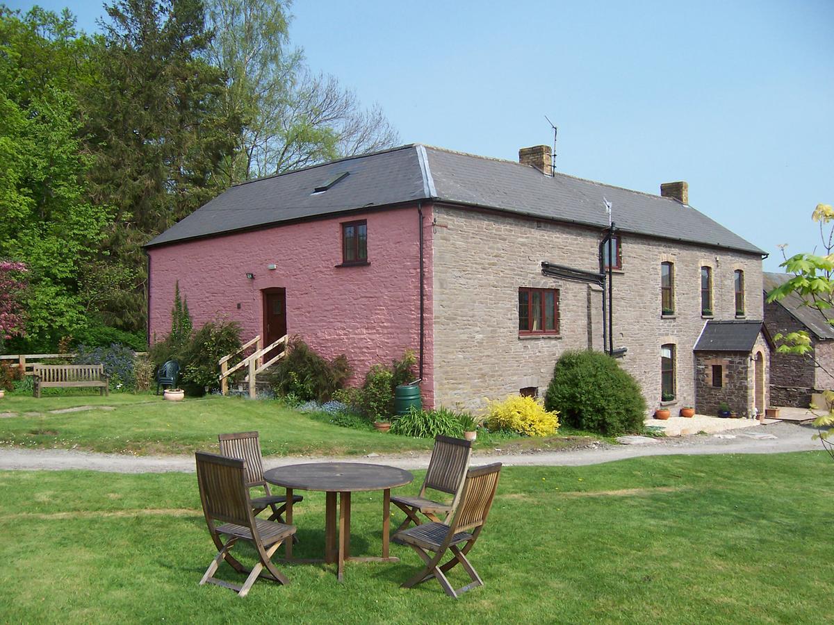 Brynderwen Bed & Breakfast Llangorse Exterior photo
