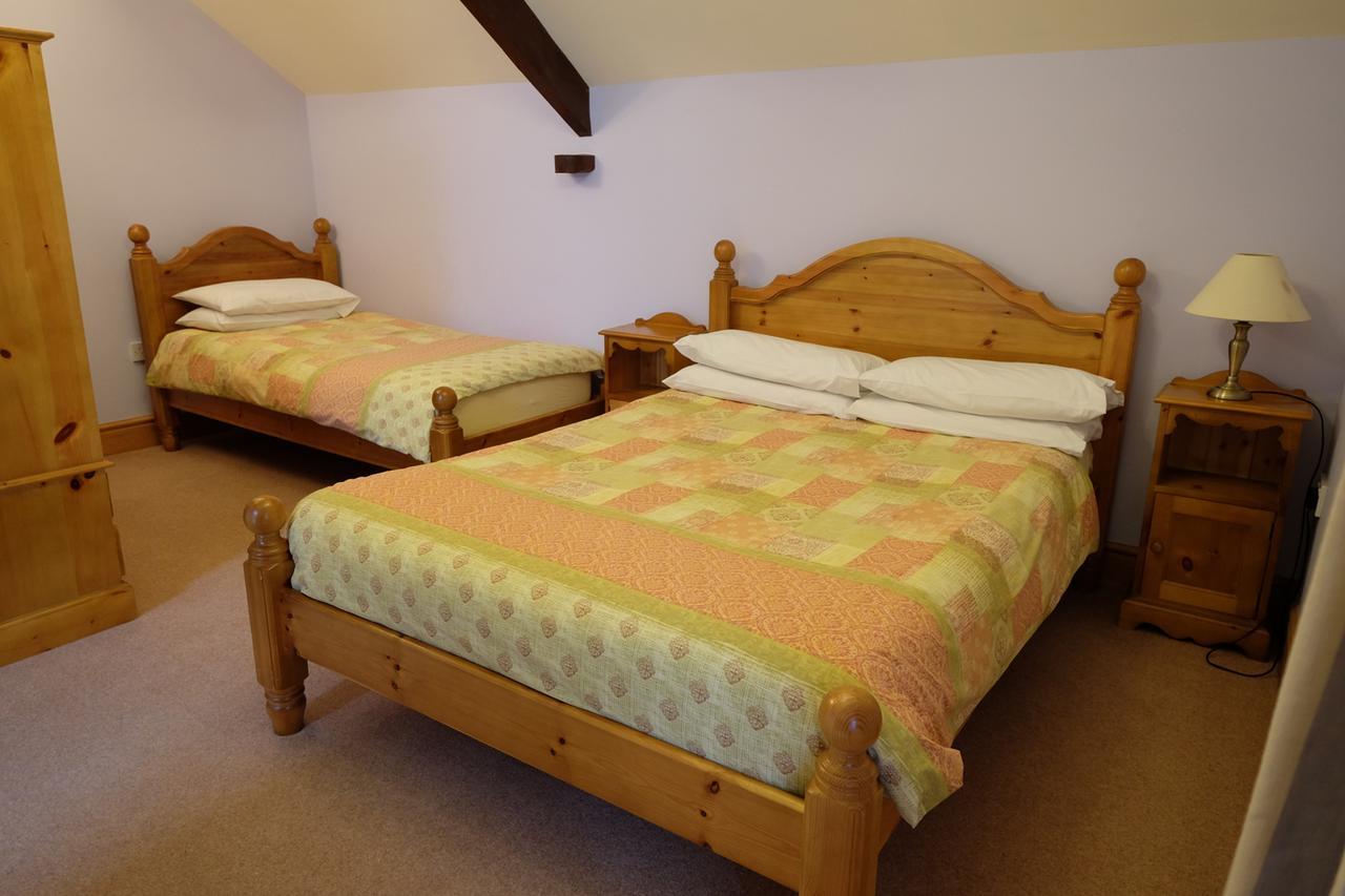 Brynderwen Bed & Breakfast Llangorse Exterior photo