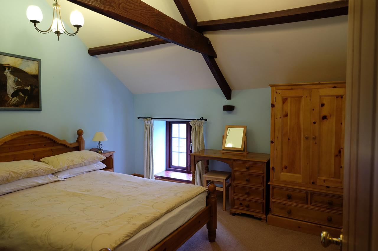 Brynderwen Bed & Breakfast Llangorse Exterior photo