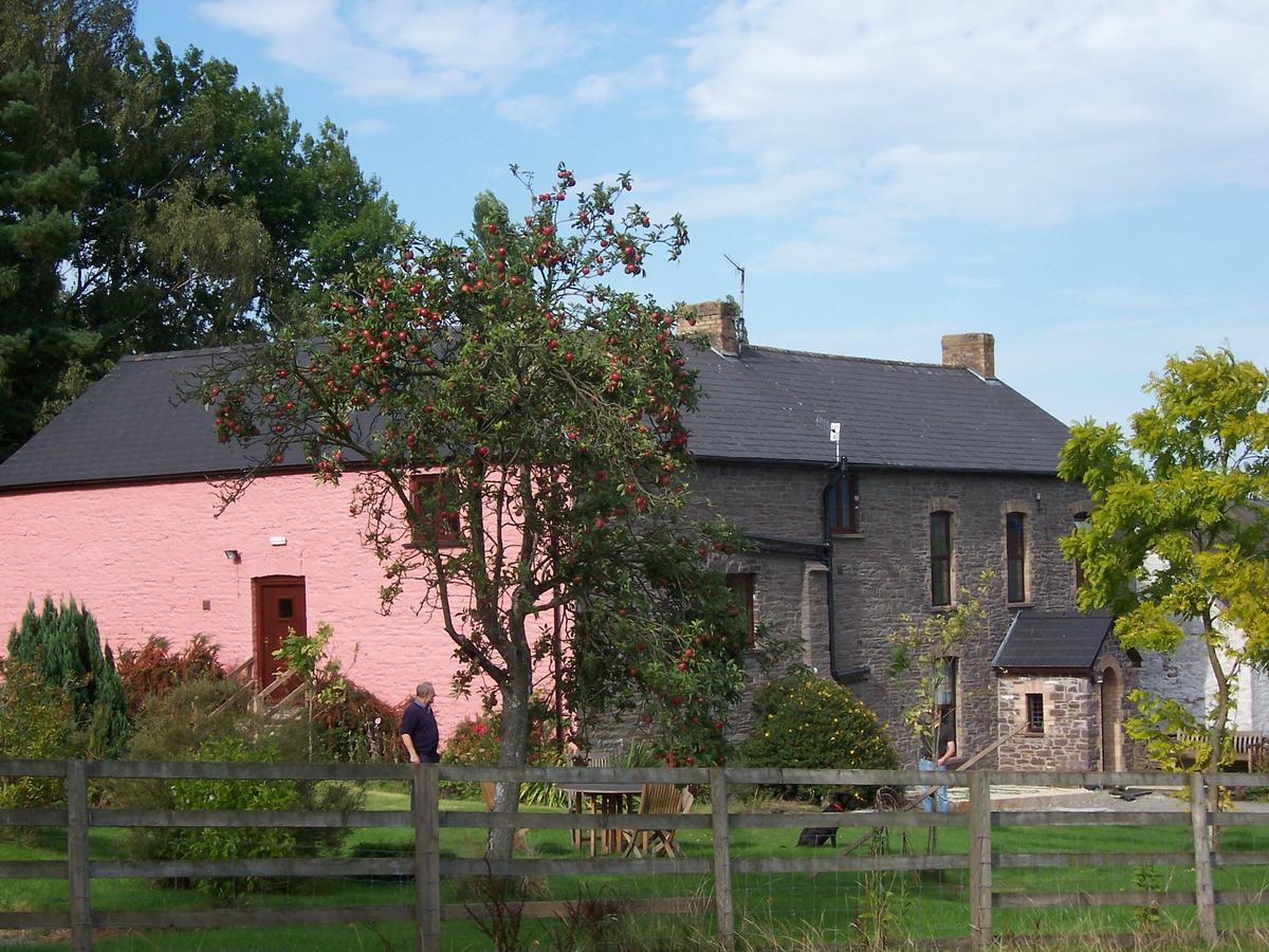 Brynderwen Bed & Breakfast Llangorse Exterior photo